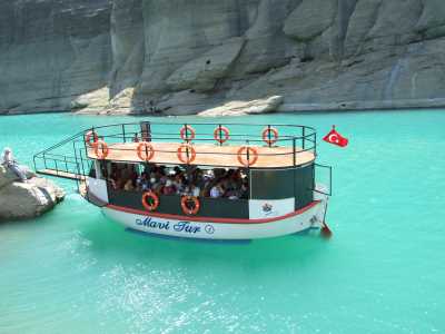 Menzelet Baraj Gölü Mesire Alanı